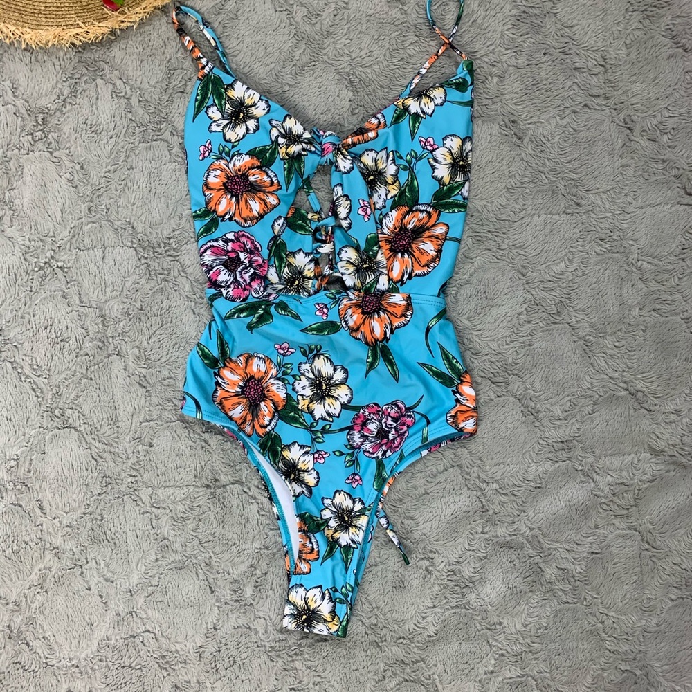 New Cupshe floral cut out one piece swimsuit